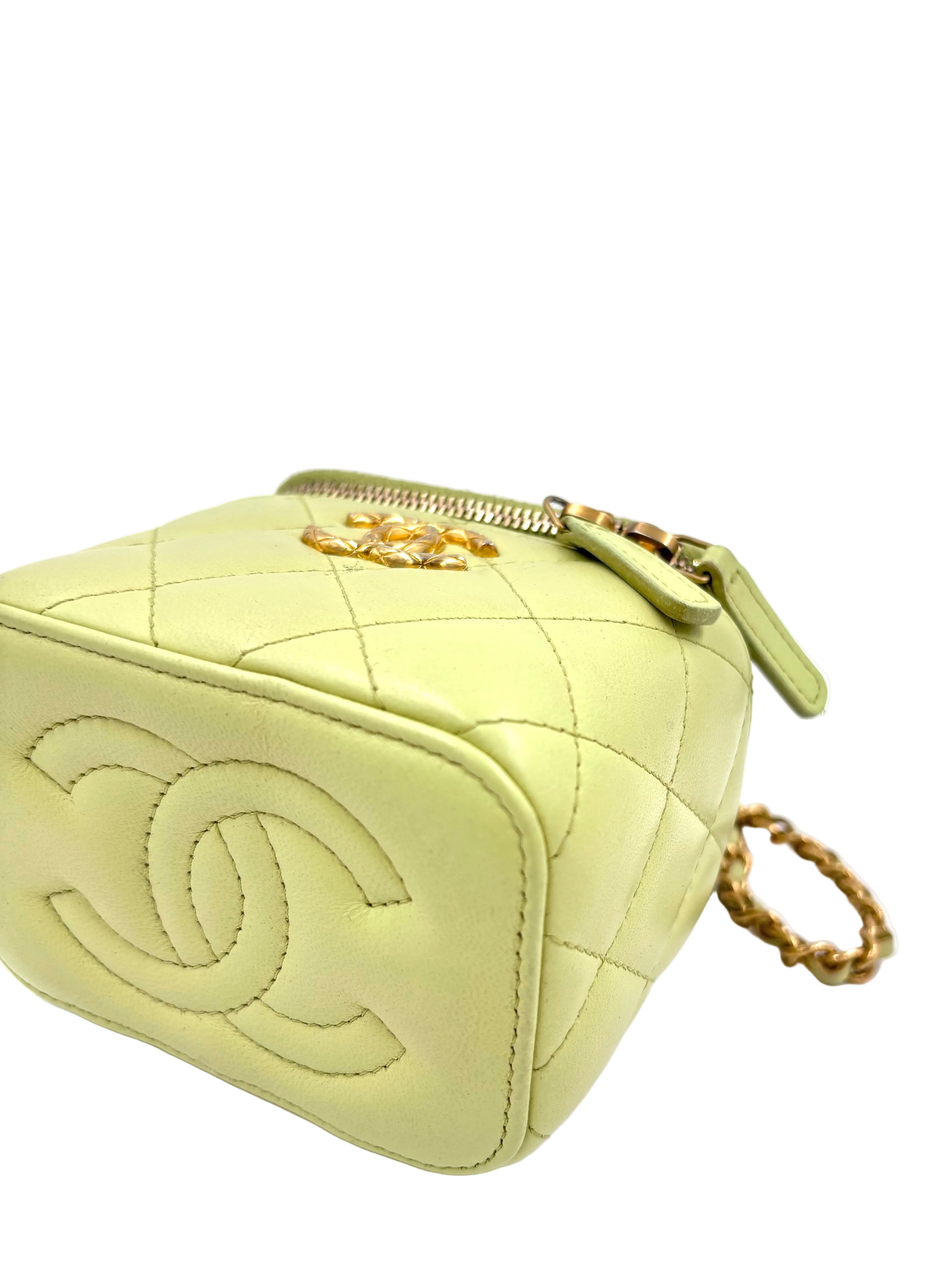 Pre-owned Chanel Lambskin Quilted CC Mini Vanity Crossbody Bag  Light Green - Authenticated