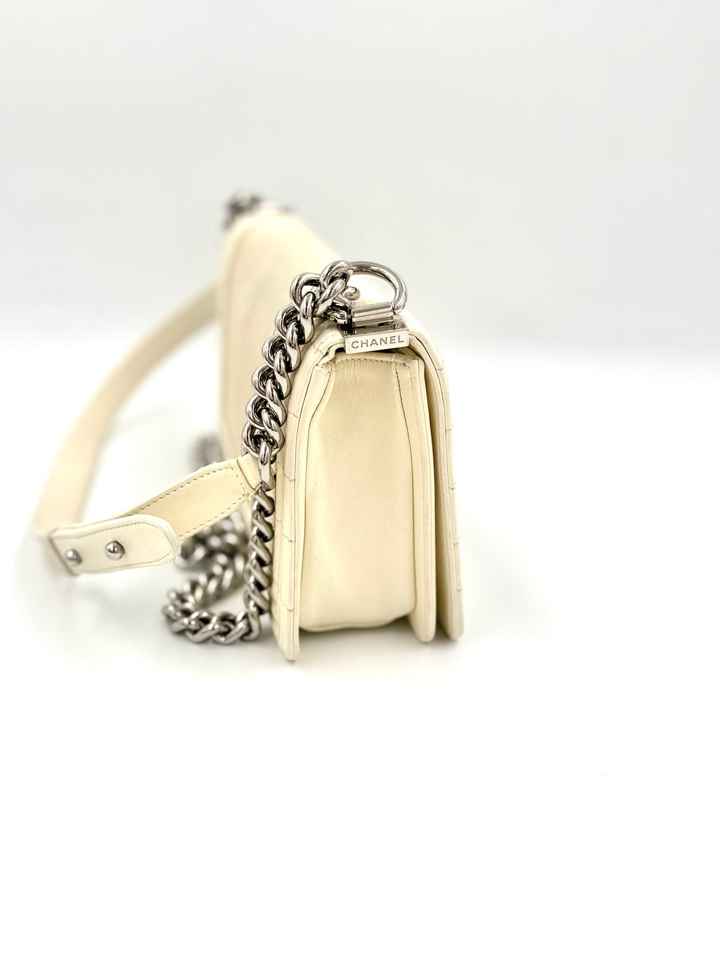 Pre-Owned Chanel Ivory Stingray Galuchat Medium Boy Bag Series 16 2012 - Karl Lagerfeld - Authenticated
