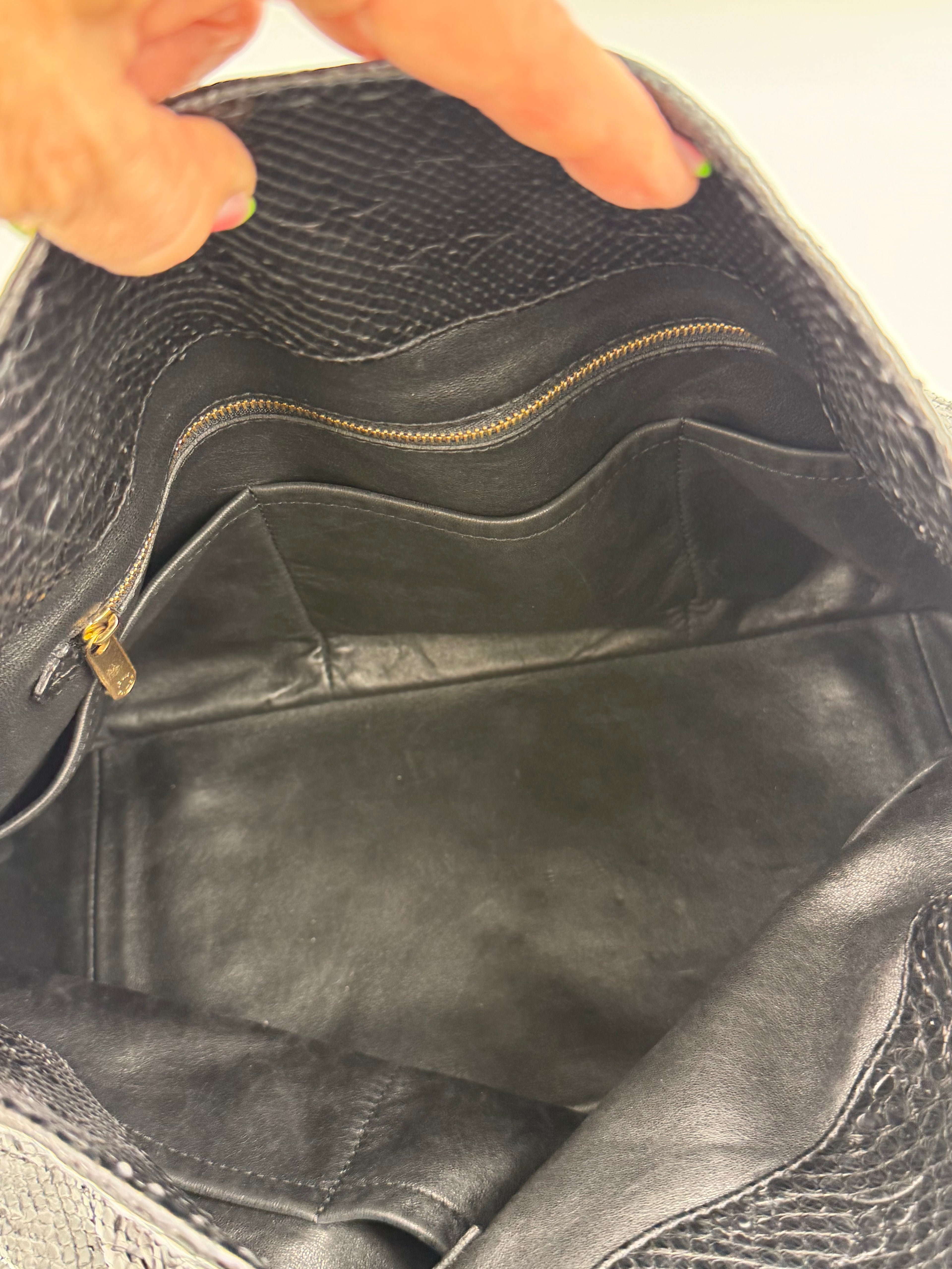 Pre-owned Louis Vuitton Limited Edition Black Python Artsy MM Bag - Authenticated