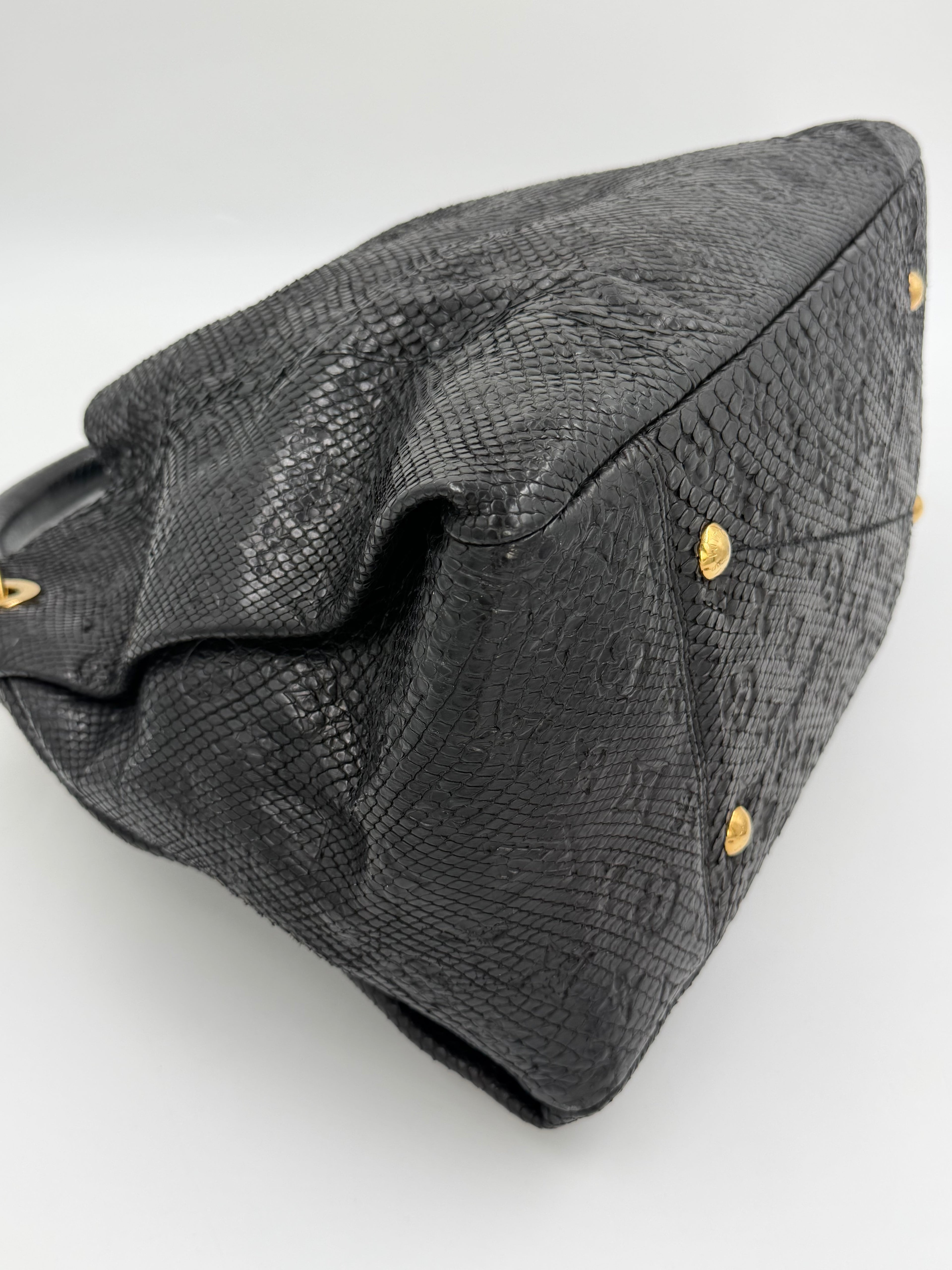 Pre-owned Louis Vuitton Limited Edition Black Python Artsy MM Bag - Authenticated