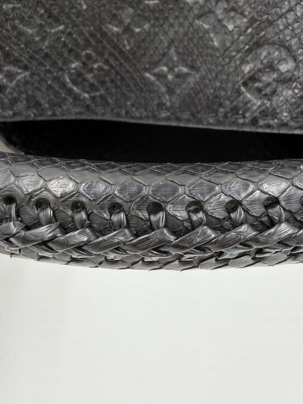 Pre-owned Louis Vuitton Limited Edition Black Python Artsy MM Bag - Authenticated