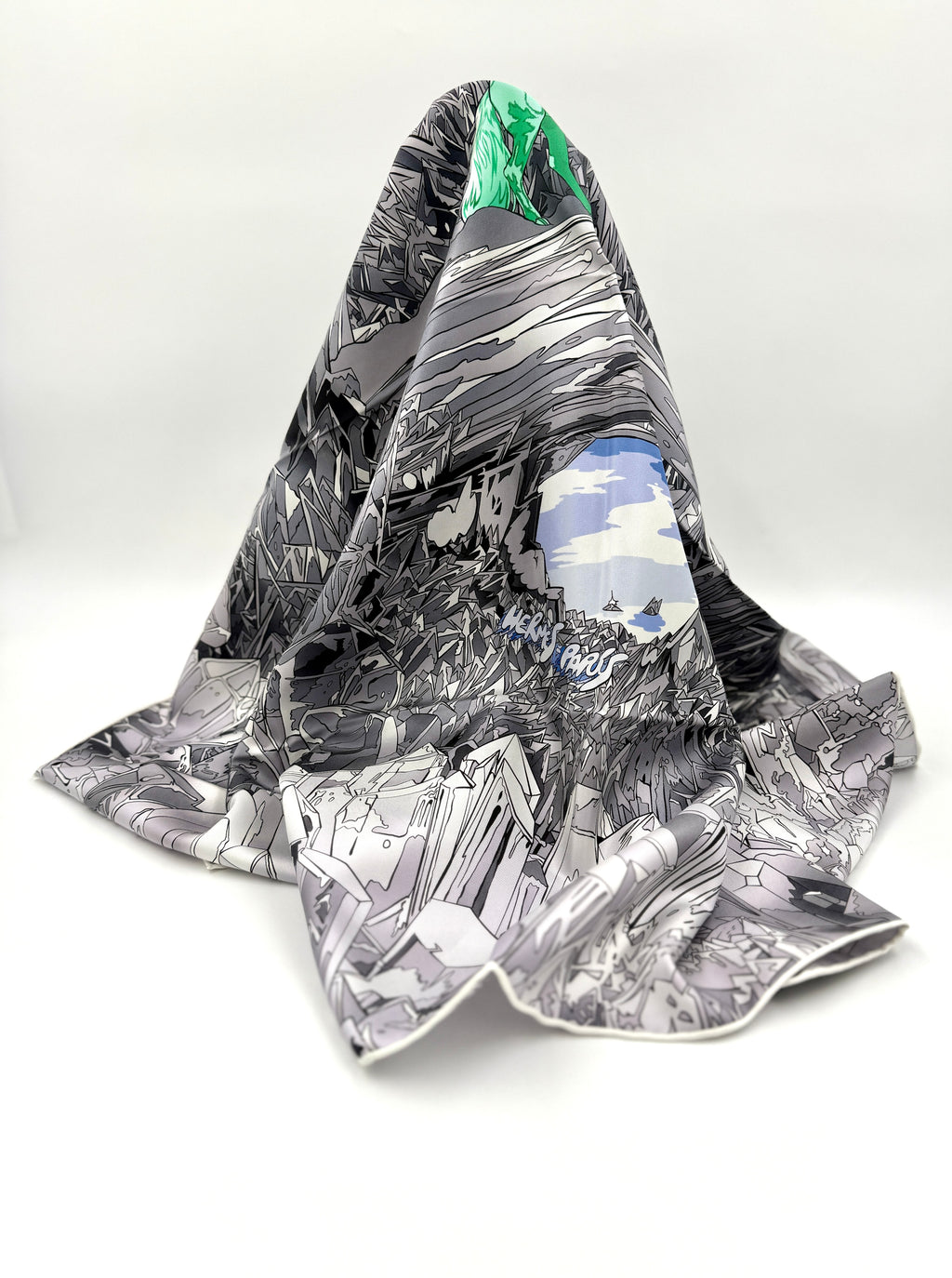 New With Tags Hermès Silk Twill Scarf "La Vallée de Cristal" Unicorn Gray