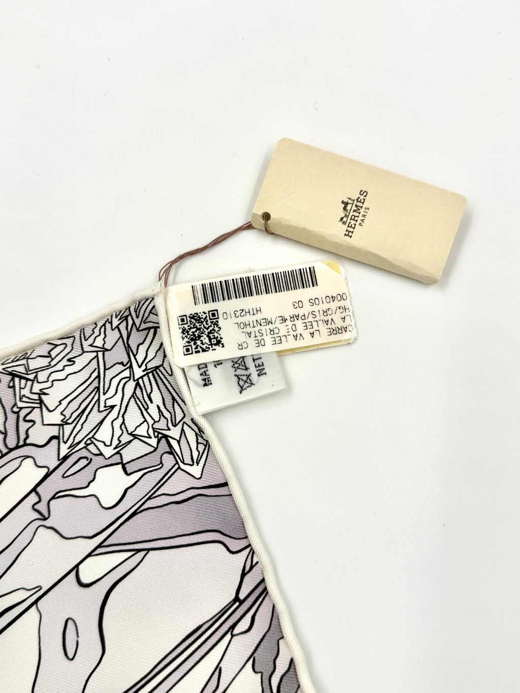 New With Tags Hermès Silk Twill Scarf "La Vallée de Cristal" Unicorn Gray