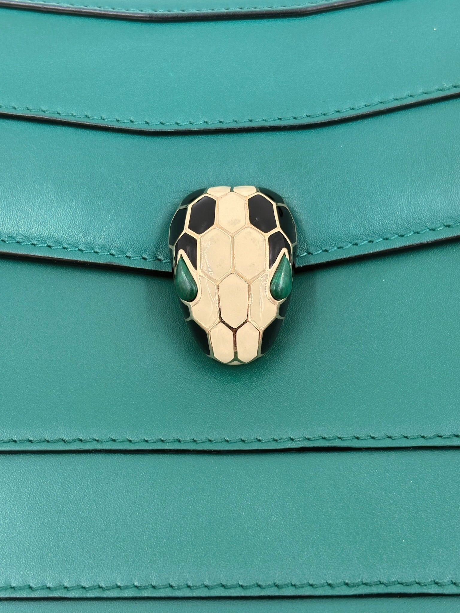 Pre-owned Bvlgari Serpenti Forever Emerald Green Calfskin Shoulder Bag - Authenticated