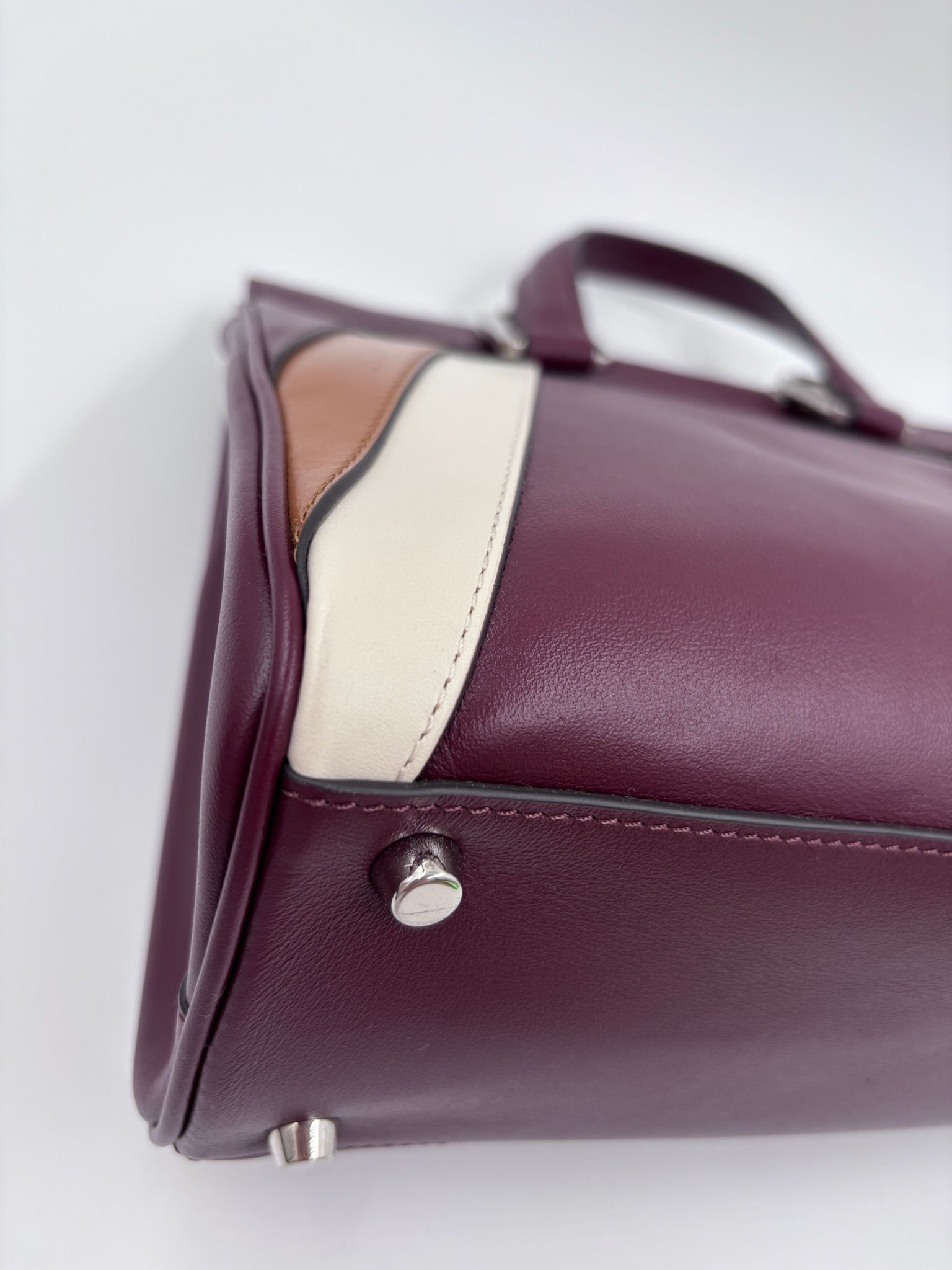 Pre-owned Gucci Smooth Calfskin Small Zumi Top Handle Bag Vintage Bordeaux White Friky Taupe - Authenticated