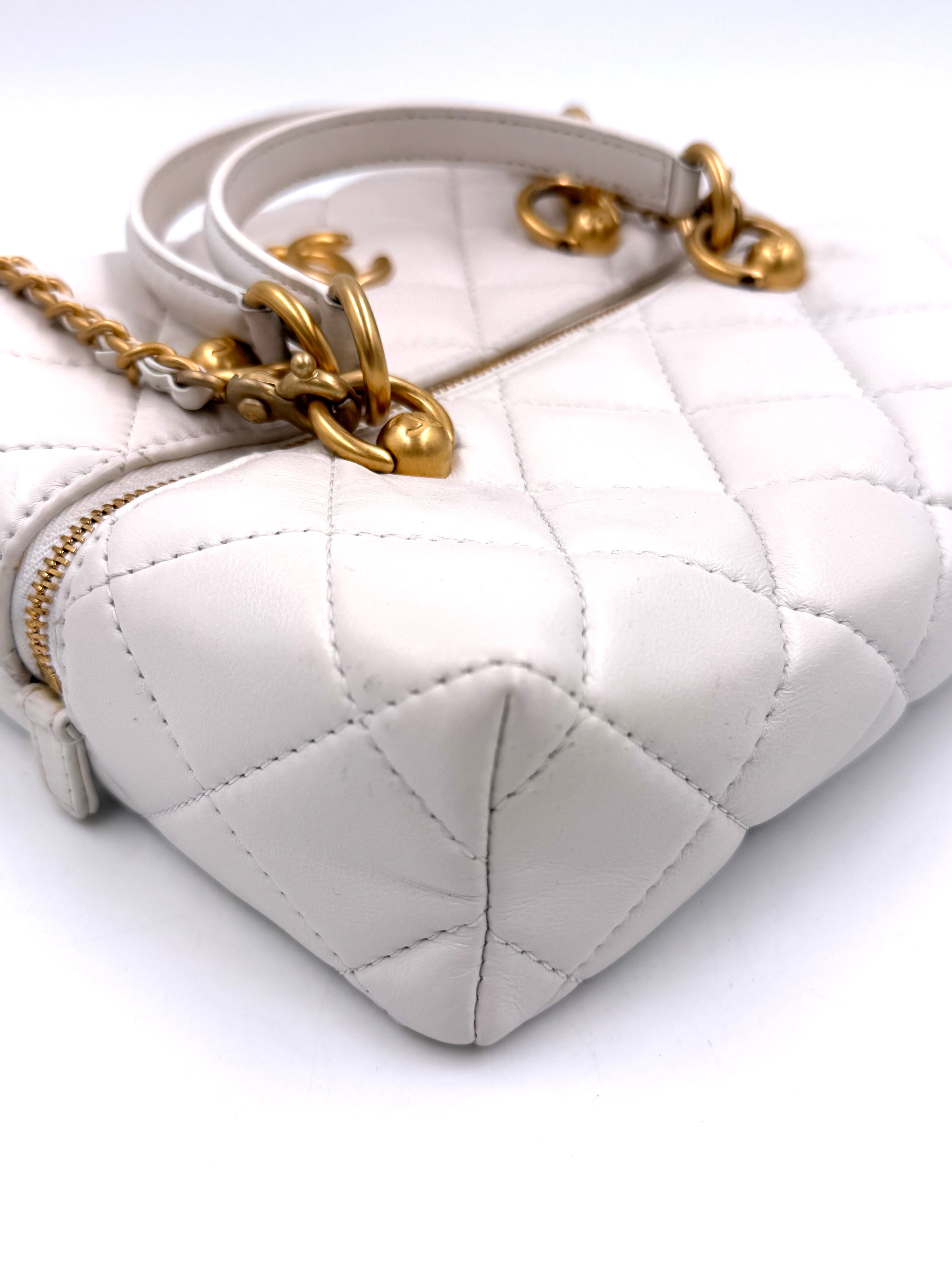 Pre-owned Chanel White Calfskin Quilted Métiers D'Art Square Top Handle With Chain - Authenticated