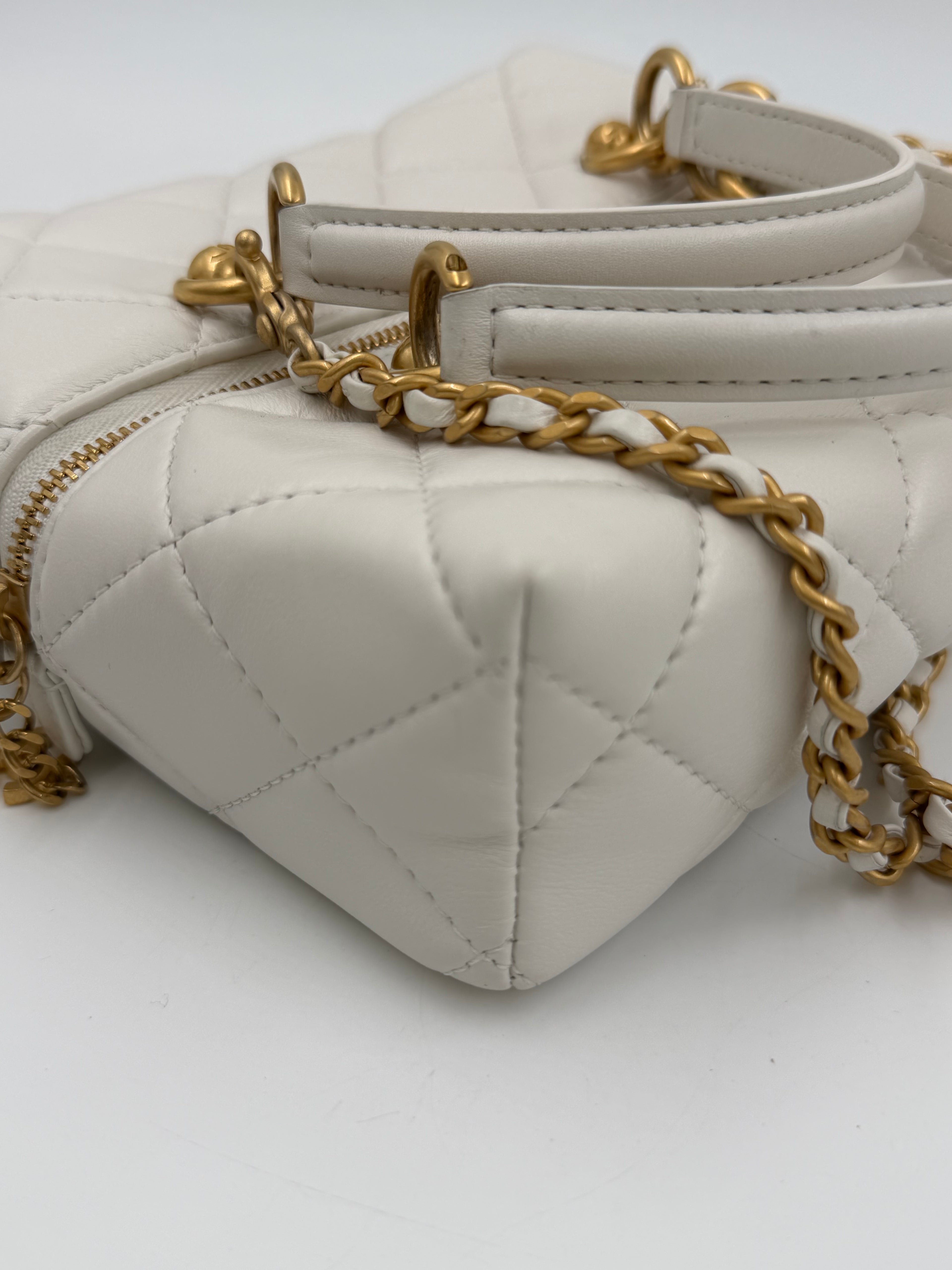 Pre-owned Chanel White Calfskin Quilted Métiers D'Art Square Top Handle With Chain - Authenticated