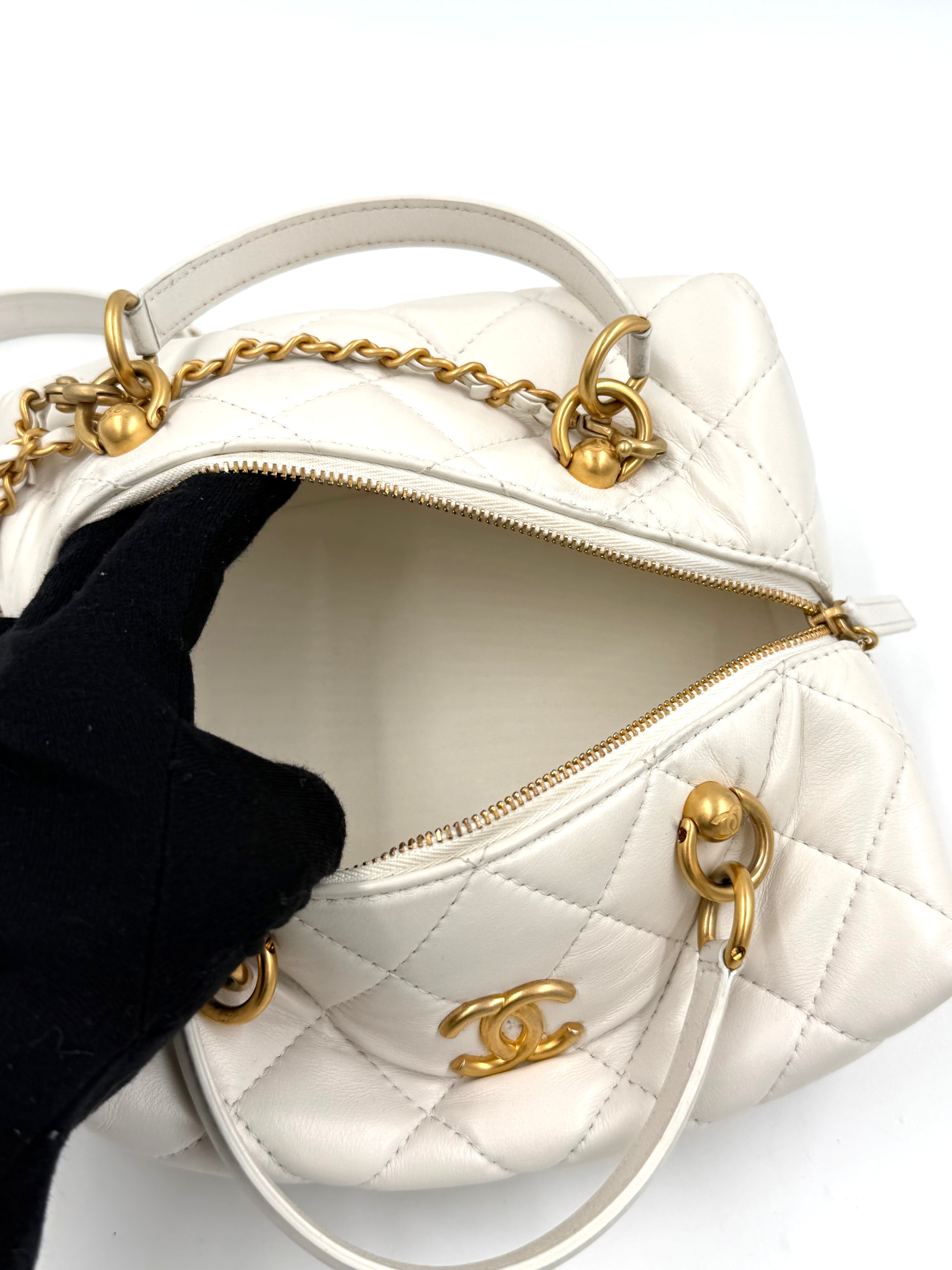 Pre-owned Chanel White Calfskin Quilted Métiers D'Art Square Top Handle With Chain - Authenticated