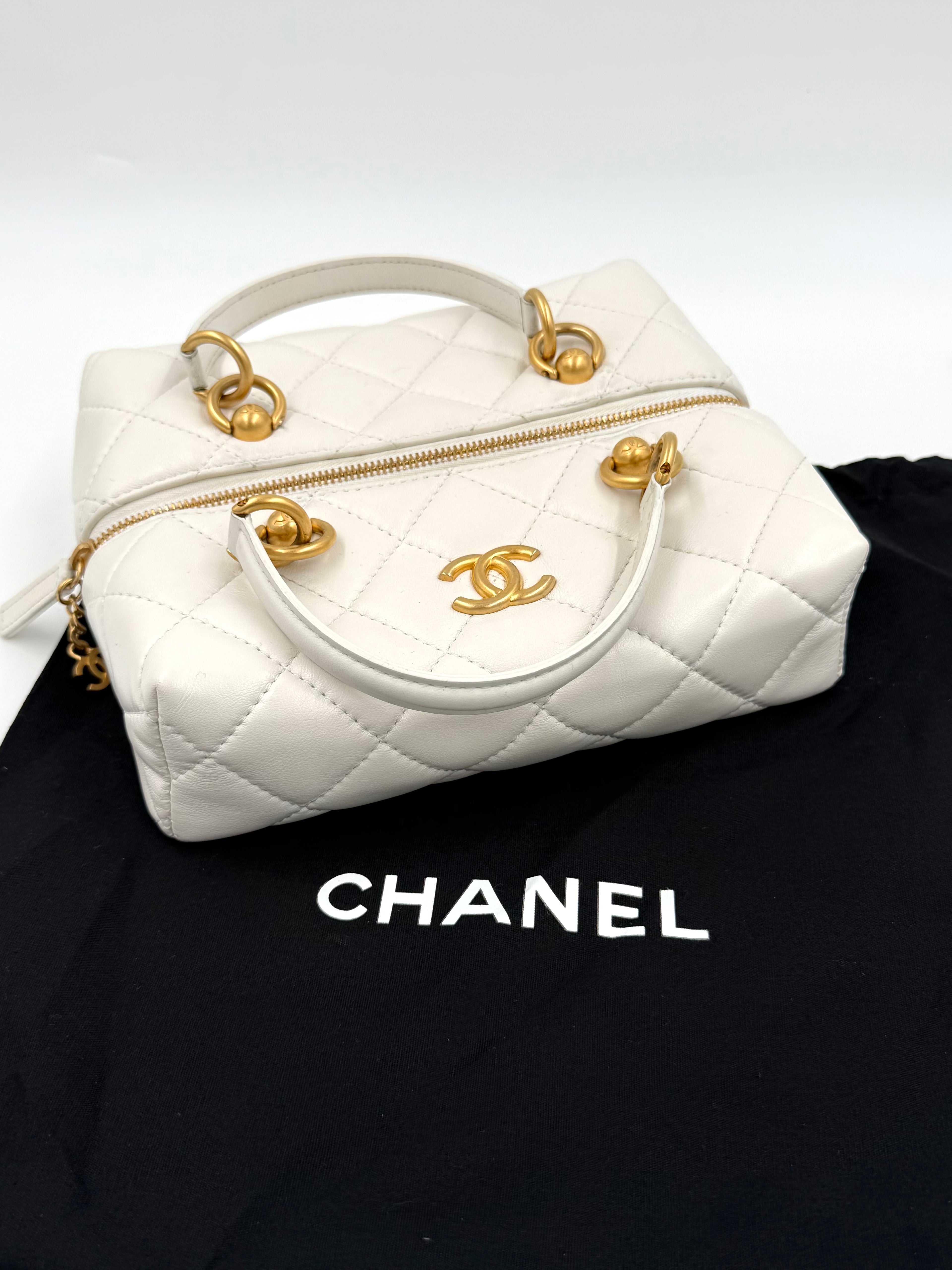 Pre-owned Chanel White Calfskin Quilted Métiers D'Art Square Top Handle With Chain - Authenticated