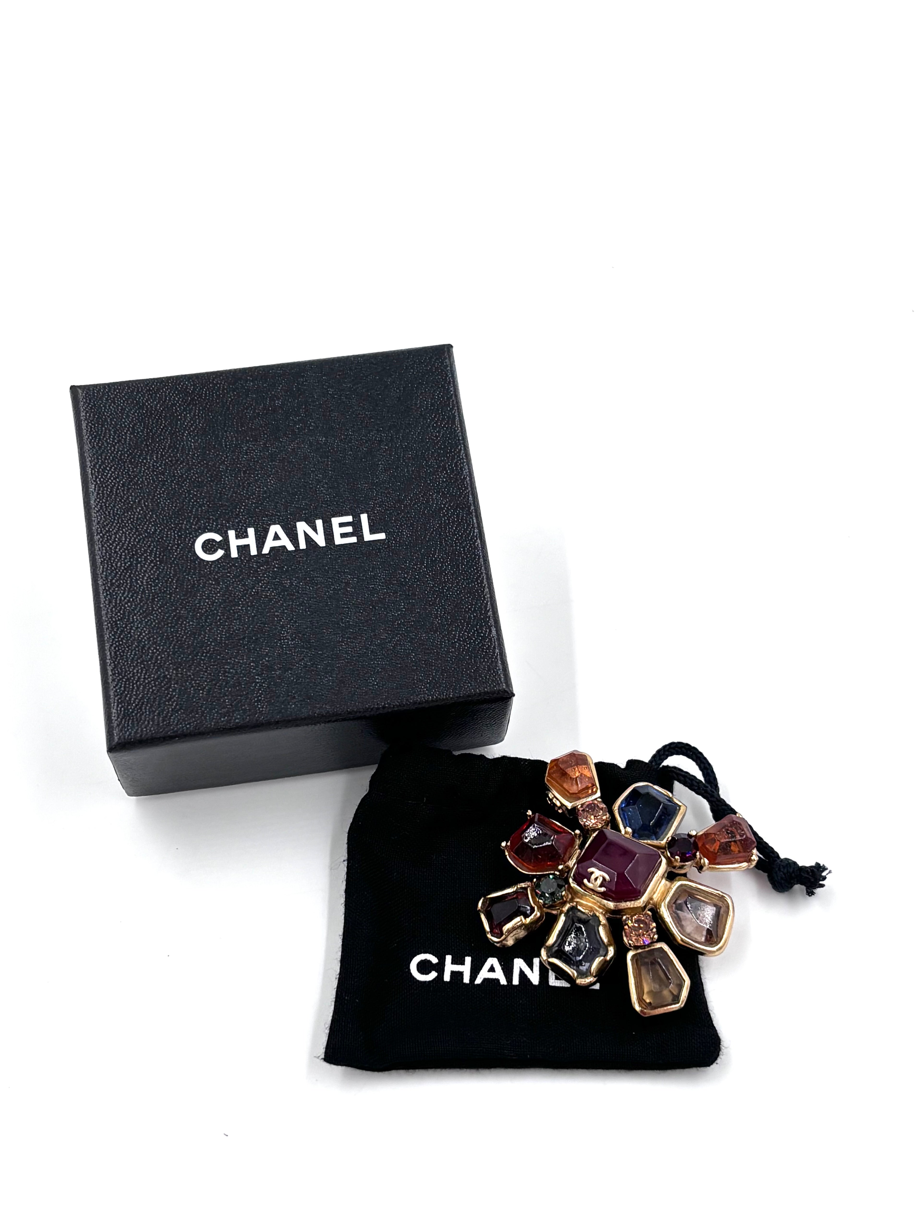 Pre-owned Chanel 2001 Gripoix Multi-Color CC Logo Brooch - Authenticated