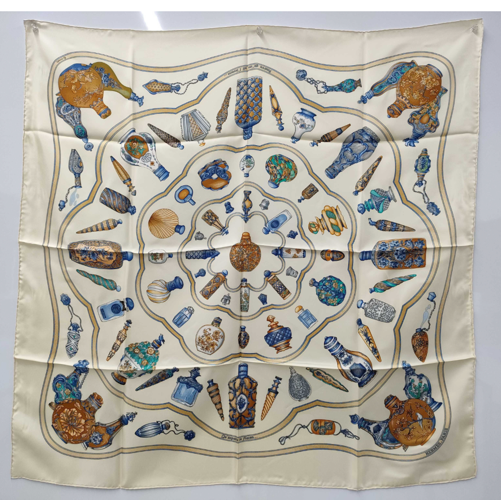 Pre-Owned Hermès Qu'Importe Le Flacon Carré 90 Silk Scarf - Authenticated