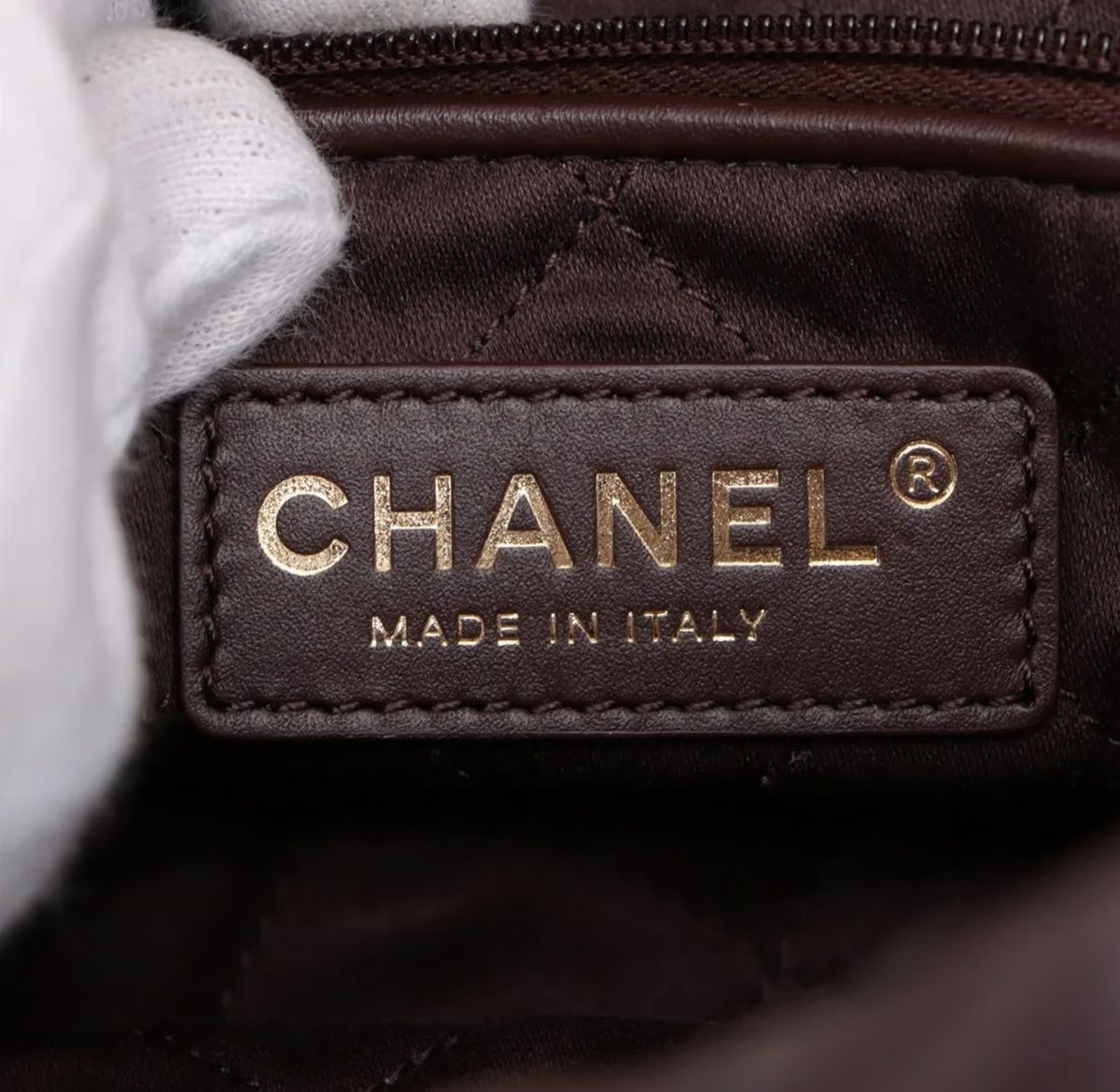 Pre-owned Chanel Hobo Dark Burgundy Calfskin Gold-Tone Hardware - Authenticated