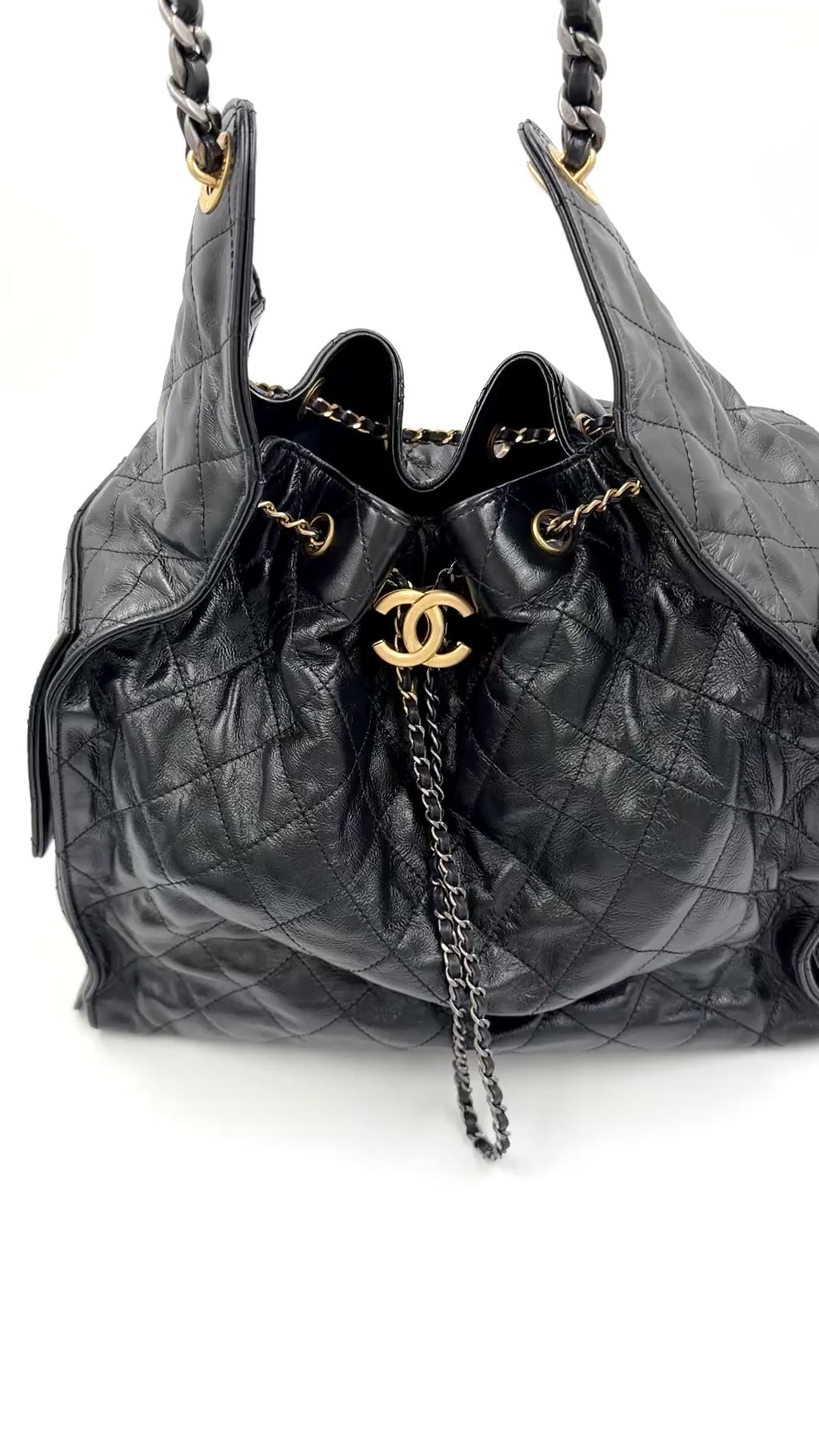 Pre-owned Chanel 25 Medium Handbag in Black Shiny Crumpled Calfskin - Authenticated