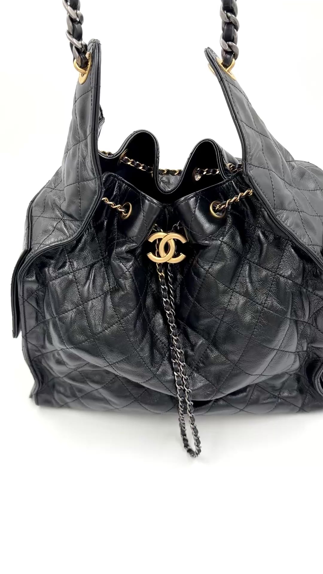 Pre-owned Chanel 25 Medium Handbag in Black Shiny Crumpled Calfskin - Authenticated