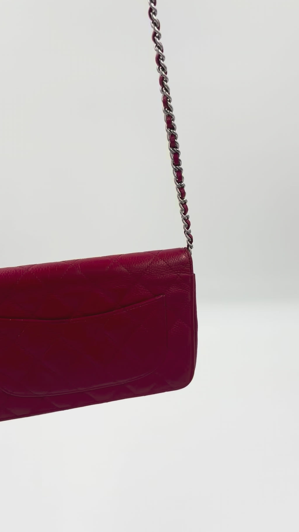 Pre-Owned Chanel Classic Wallet On Chain (WOC) Red Quilted Caviar Leather - Authenticated
