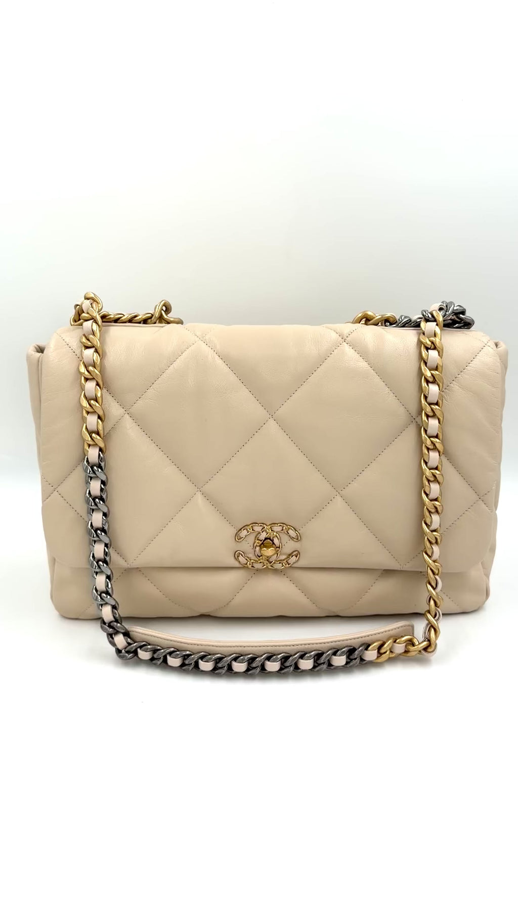 Pre-owned Chanel 19 Maxi Beige Goatskin Mixed Hardware - Authenticated