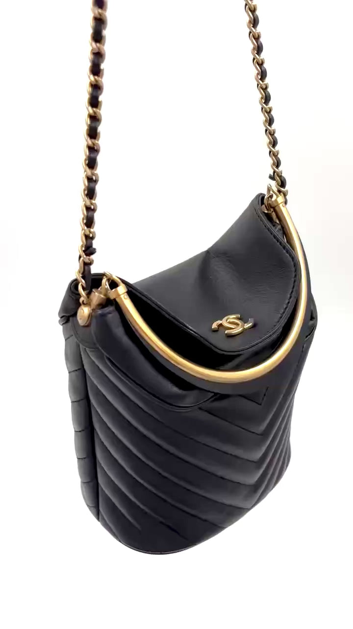 Pre-owned Chanel Handle with Chic Bucket Bag - Authenticated