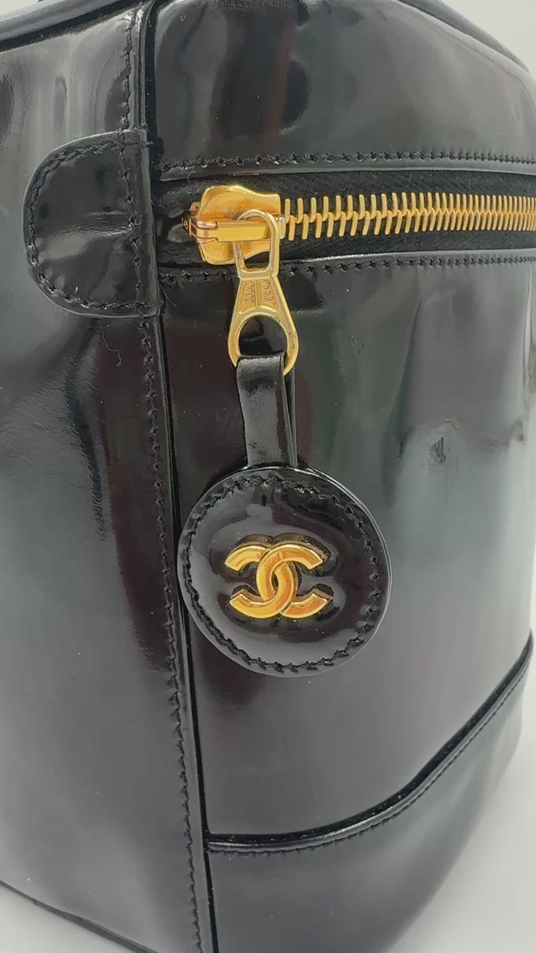 Pre-Owned Chanel Vintage Black Patent Leather Vanity Case CC - Authenticated