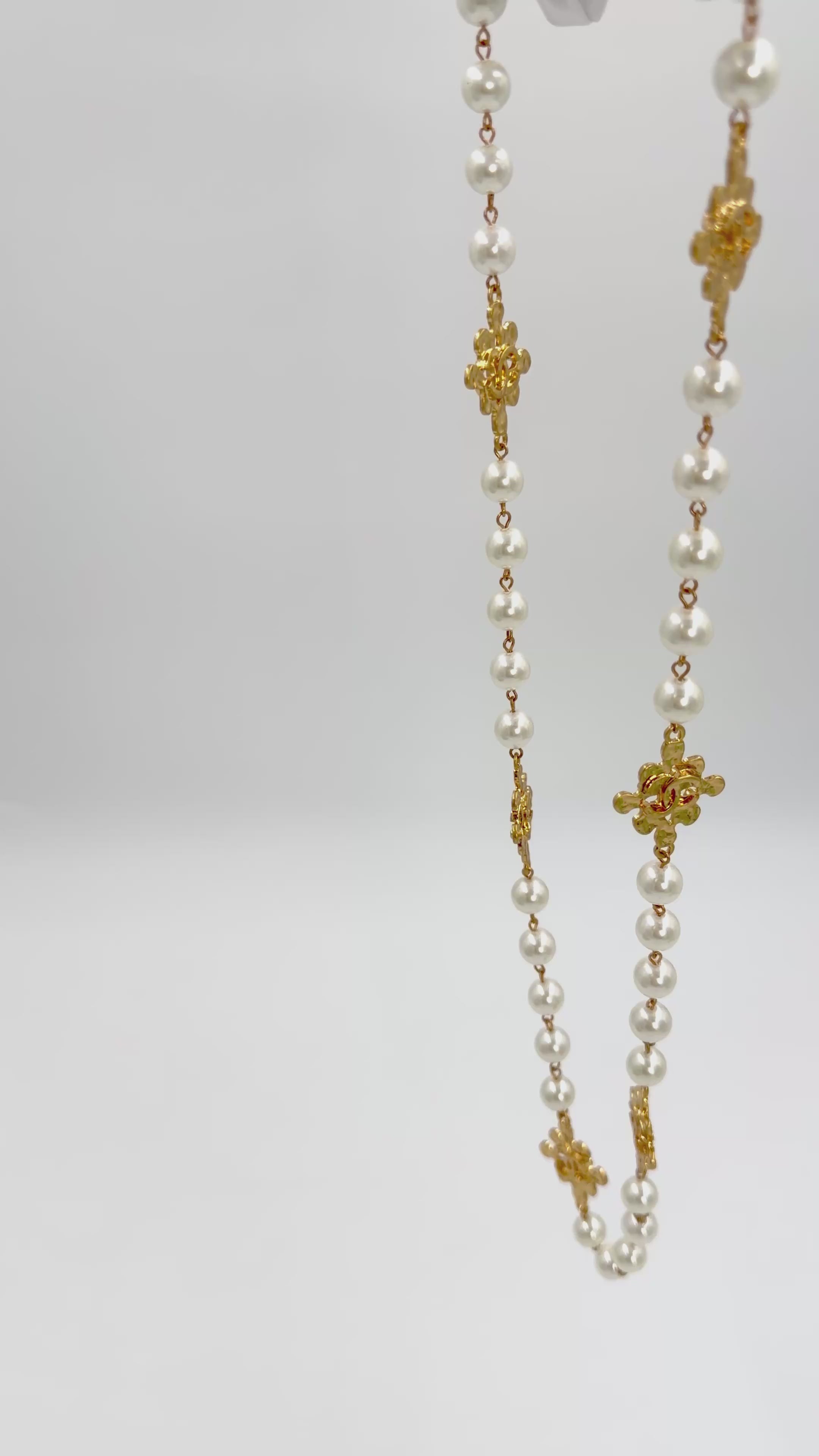 Pre-Owned Chanel Faux Pearl and Gold Plate CC Necklace 1994 - Authenticated