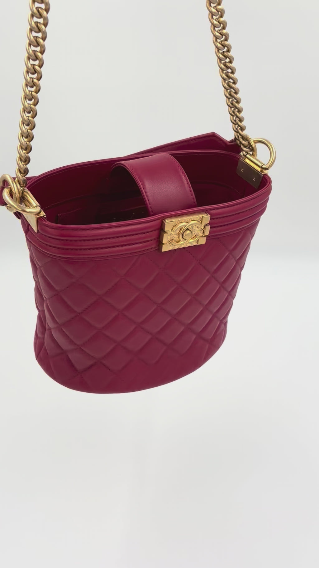 Pre-owned Chanel Le Boy Bucket Bag Red Quilted Leather - Authenticated