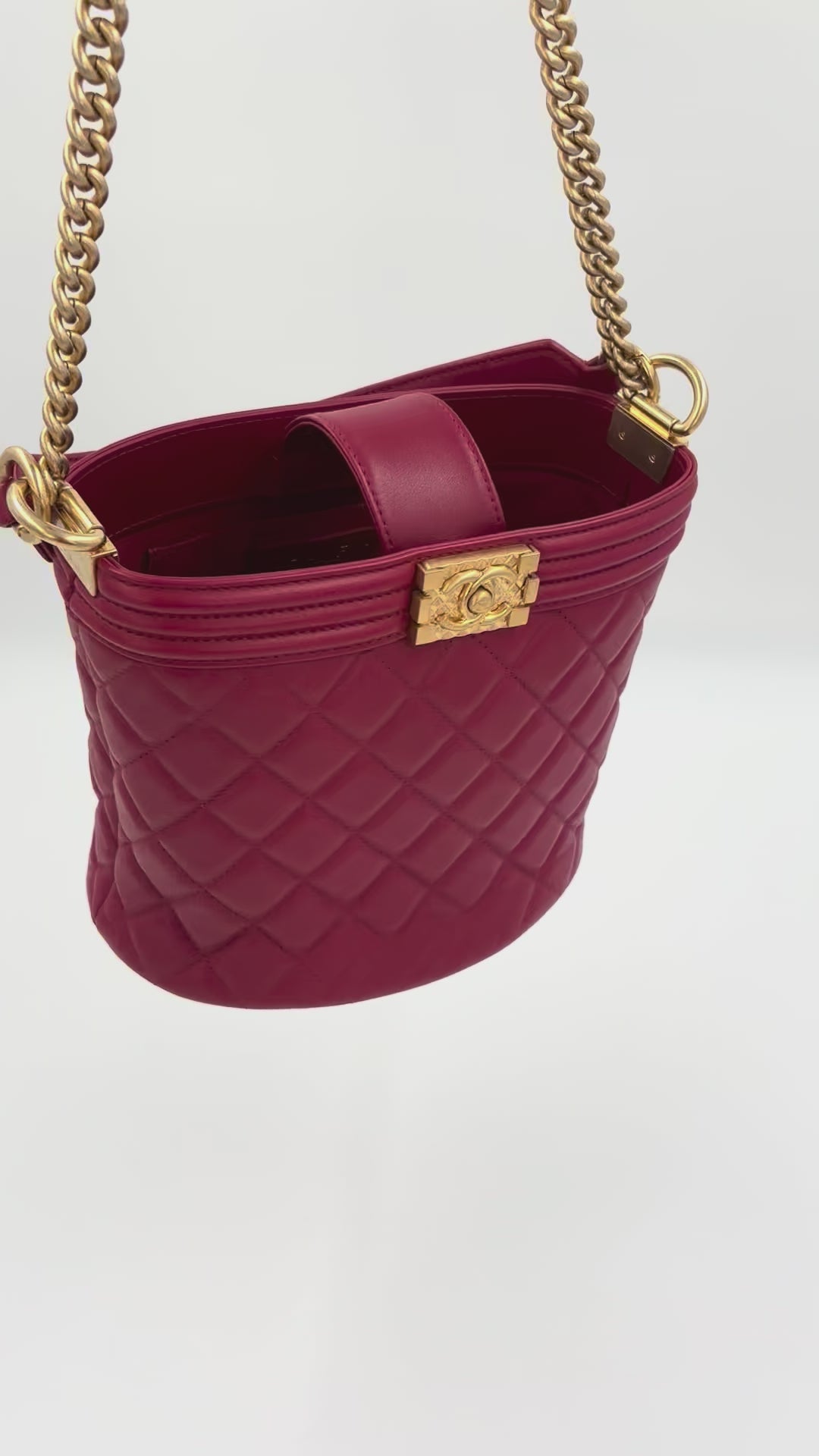 Pre-owned Chanel Le Boy Bucket Bag Red Quilted Leather - Authenticated